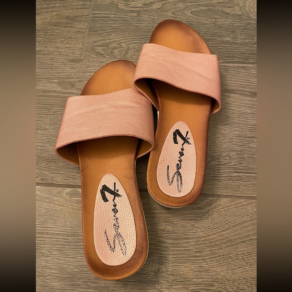 Seven7 Faux Leather Pearlescent Pink Slide Sandals
